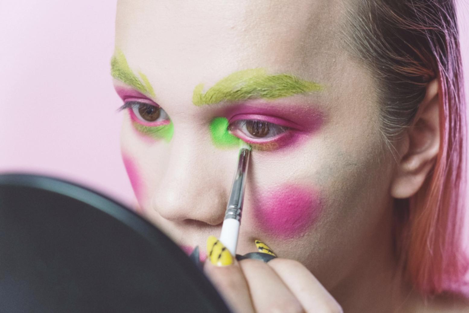 Tecniche di contouring e highlighting professionale